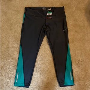 NWT Nike Racer Crops Tight-FIT Capris